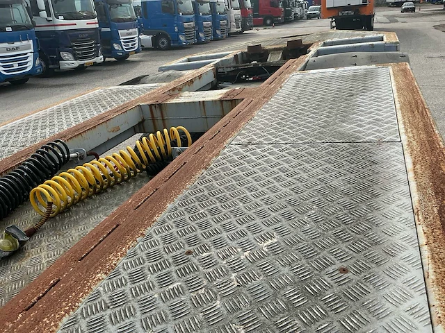 1999 terberg yt180 (containerdrager) terminal vrachtwagen/trekker - afbeelding 8 van  43