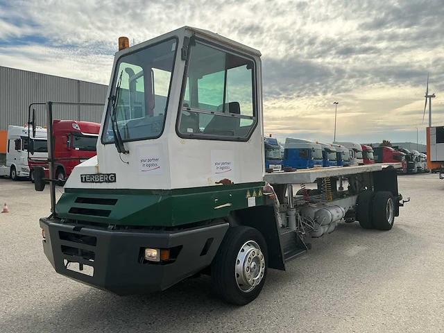 1999 terberg yt180 (containerdrager) terminal vrachtwagen/trekker - afbeelding 1 van  43