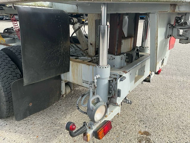 1999 terberg yt180 (containerdrager) terminal vrachtwagen/trekker - afbeelding 16 van  43