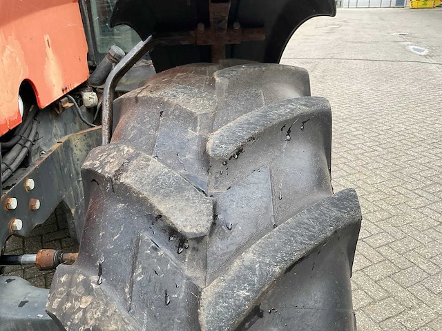 1999 valtra valmet 8150 hitech vierwielaangedreven landbouwtractor met maai arm - afbeelding 2 van  33