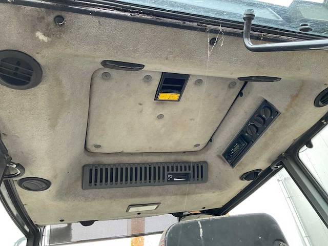 1999 valtra valmet 8150 hitech vierwielaangedreven landbouwtractor met maai arm - afbeelding 13 van  33