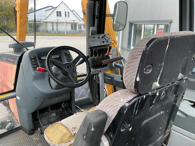 1999 valtra valmet 8150 hitech vierwielaangedreven landbouwtractor met maai arm - afbeelding 14 van  33