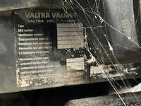 1999 valtra valmet 8150 hitech vierwielaangedreven landbouwtractor met maai arm - afbeelding 15 van  33