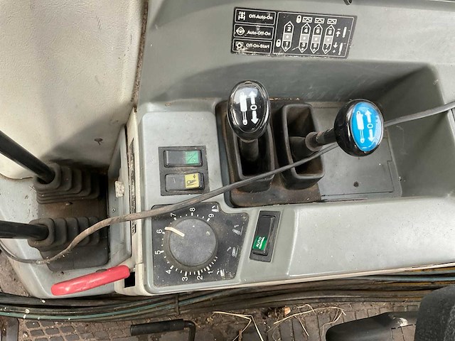1999 valtra valmet 8150 hitech vierwielaangedreven landbouwtractor met maai arm - afbeelding 18 van  33