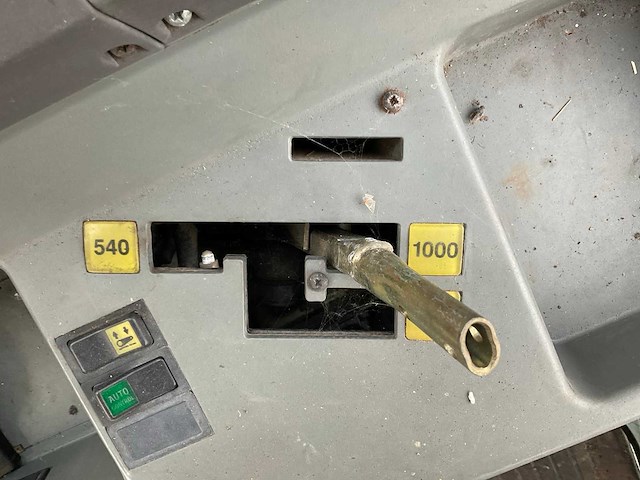 1999 valtra valmet 8150 hitech vierwielaangedreven landbouwtractor met maai arm - afbeelding 19 van  33