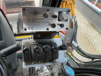 1999 valtra valmet 8150 hitech vierwielaangedreven landbouwtractor met maai arm - afbeelding 21 van  33