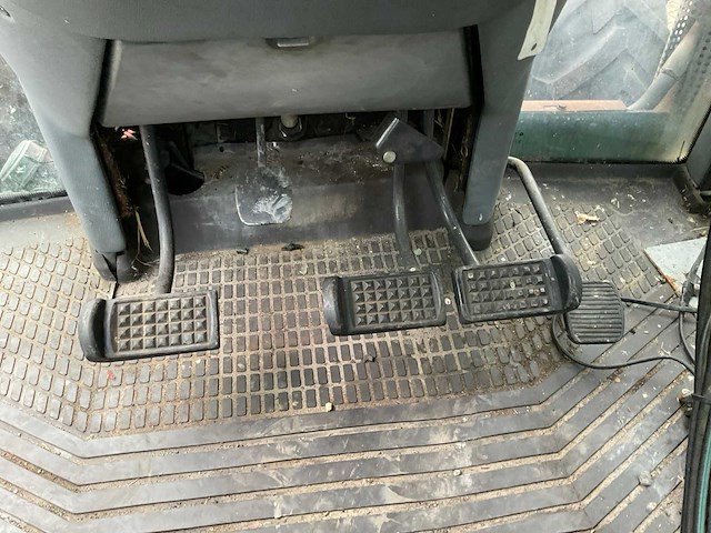 1999 valtra valmet 8150 hitech vierwielaangedreven landbouwtractor met maai arm - afbeelding 24 van  33