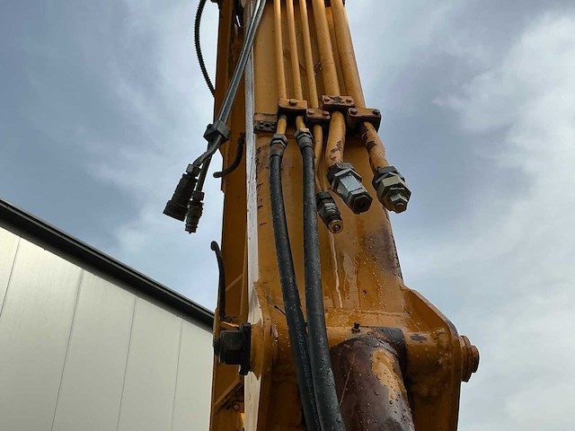 1999 valtra valmet 8150 hitech vierwielaangedreven landbouwtractor met maai arm - afbeelding 26 van  33