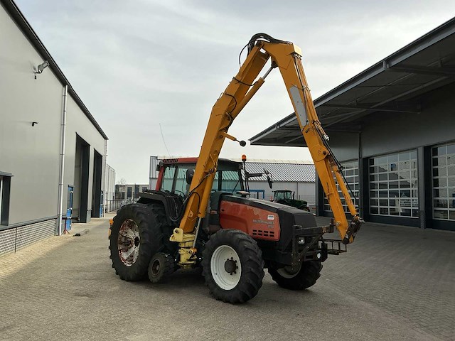 1999 valtra valmet 8150 hitech vierwielaangedreven landbouwtractor met maai arm - afbeelding 28 van  33