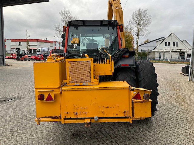 1999 valtra valmet 8150 hitech vierwielaangedreven landbouwtractor met maai arm - afbeelding 31 van  33