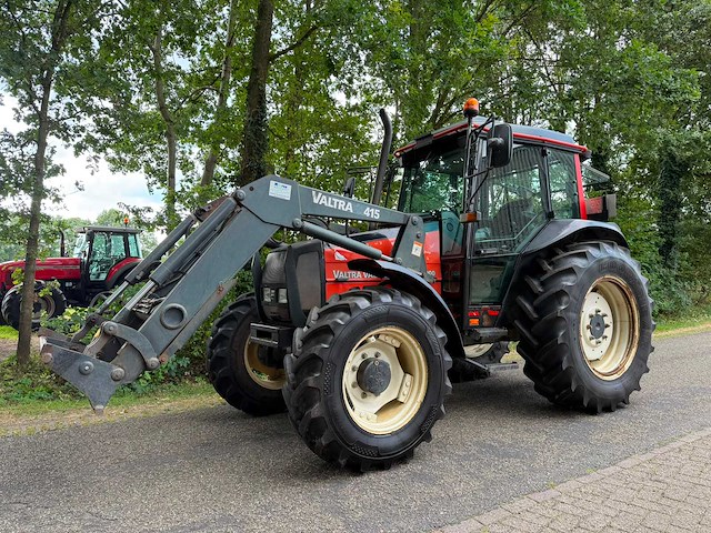1999 valtra valmet 900 (frontlader) vierwielaangedreven landbouwtractor - afbeelding 1 van  11