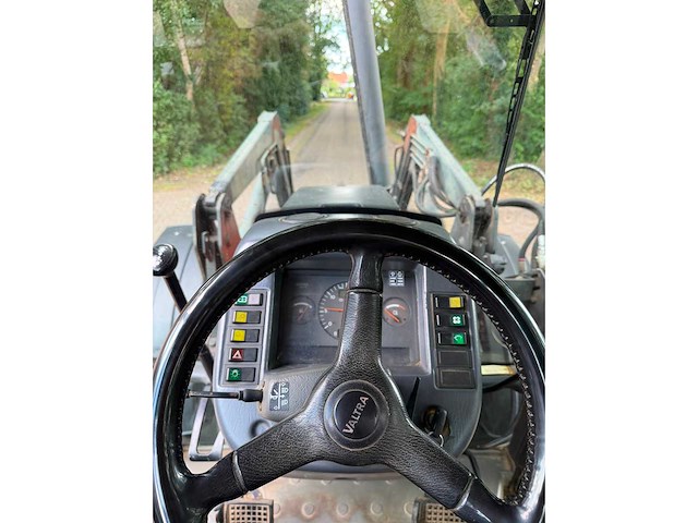 1999 valtra valmet 900 (frontlader) vierwielaangedreven landbouwtractor - afbeelding 10 van  11