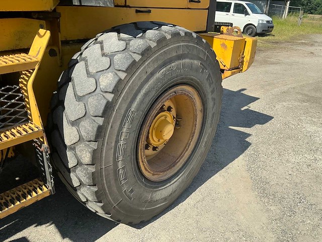 1999 volvo l70c wiellader met puinbak, vorkenbord en hijsjuk - afbeelding 2 van  40