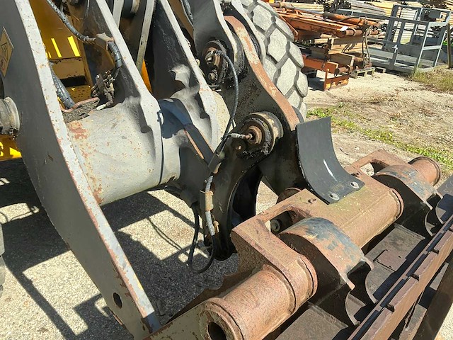 1999 volvo l70c wiellader met puinbak, vorkenbord en hijsjuk - afbeelding 8 van  40