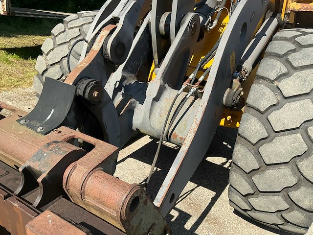1999 volvo l70c wiellader met puinbak, vorkenbord en hijsjuk - afbeelding 9 van  40