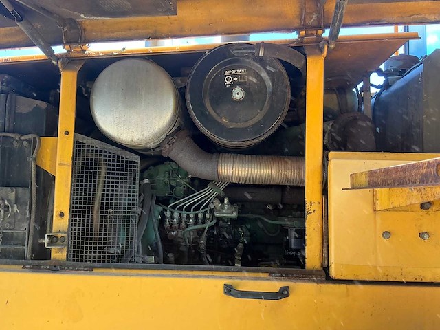 1999 volvo l70c wiellader met puinbak, vorkenbord en hijsjuk - afbeelding 14 van  40