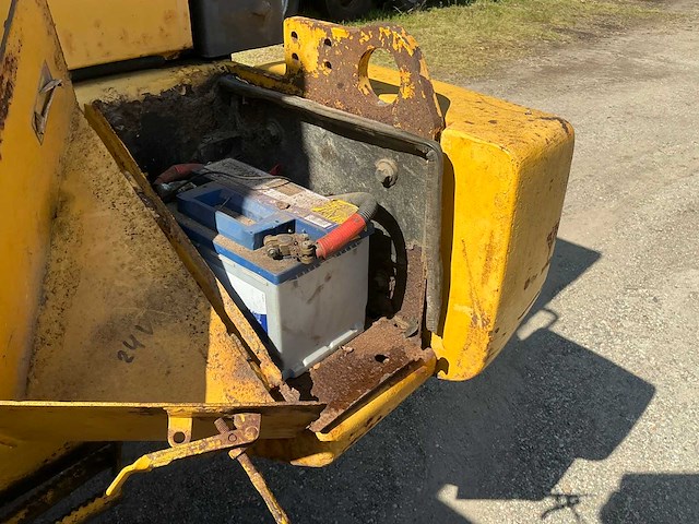 1999 volvo l70c wiellader met puinbak, vorkenbord en hijsjuk - afbeelding 15 van  40