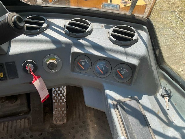 1999 volvo l70c wiellader met puinbak, vorkenbord en hijsjuk - afbeelding 24 van  40