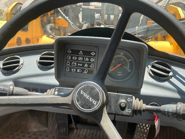1999 volvo l70c wiellader met puinbak, vorkenbord en hijsjuk - afbeelding 25 van  40