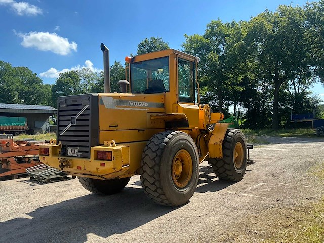 1999 volvo l70c wiellader met puinbak, vorkenbord en hijsjuk - afbeelding 34 van  40