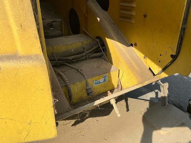 1999 zelfrijdende telescoophoogwerker met werkplatform grove gt141da - afbeelding 6 van  37