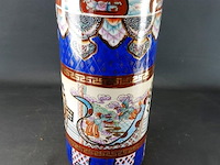 19e-eeuwse japanse imari porseleinen rolvaas met florale motieven - afbeelding 1 van  5