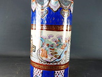 19e-eeuwse japanse imari porseleinen rolvaas met florale motieven - afbeelding 2 van  5
