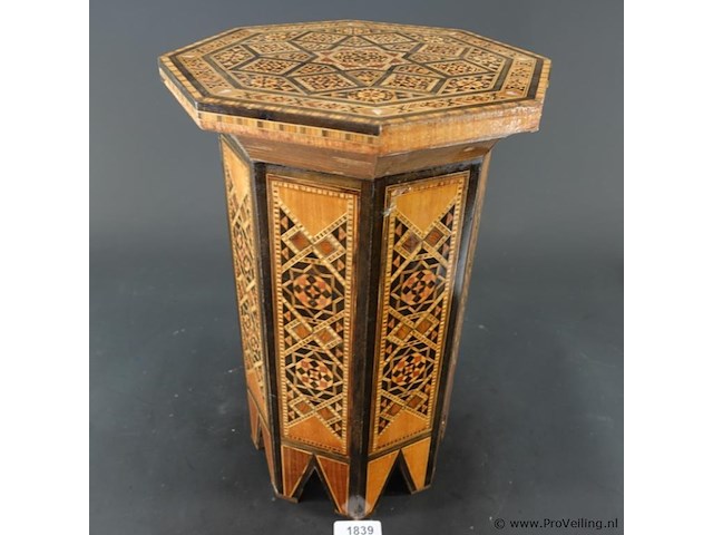 19e-eeuwse marokkaanse of syrische achthoekige bijzettafel geometrische marqueterie - afbeelding 1 van  5