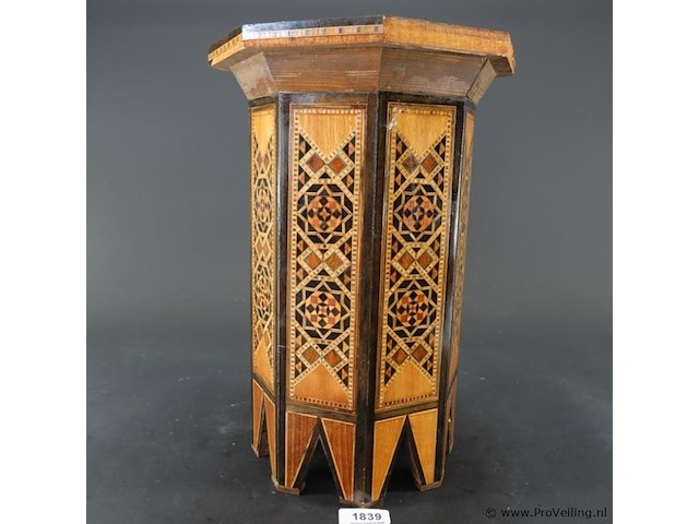 19e-eeuwse marokkaanse of syrische achthoekige bijzettafel geometrische marqueterie - afbeelding 2 van  5