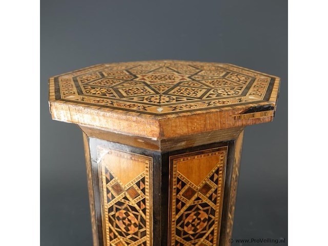 19e-eeuwse marokkaanse of syrische achthoekige bijzettafel geometrische marqueterie - afbeelding 3 van  5