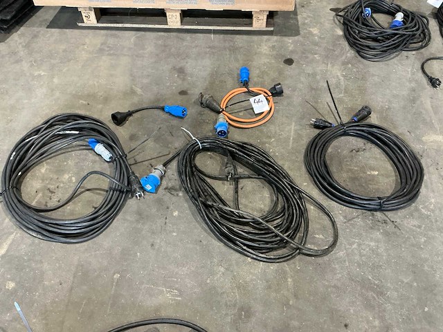 1x 230v + 2x cee > 230v verlengkabel - afbeelding 1 van  4