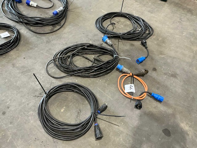 1x 230v + 2x cee > 230v verlengkabel - afbeelding 3 van  4