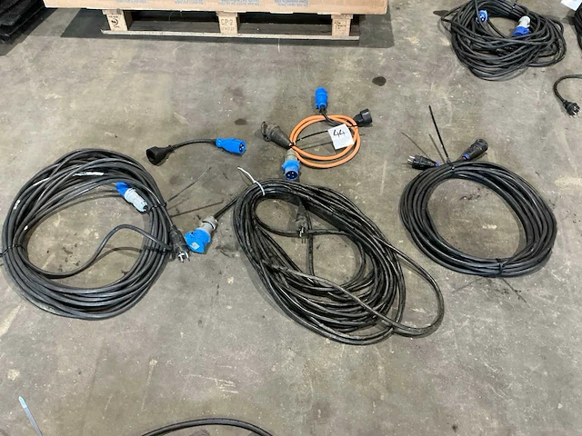 1x 230v + 2x cee > 230v verlengkabel - afbeelding 1 van  4