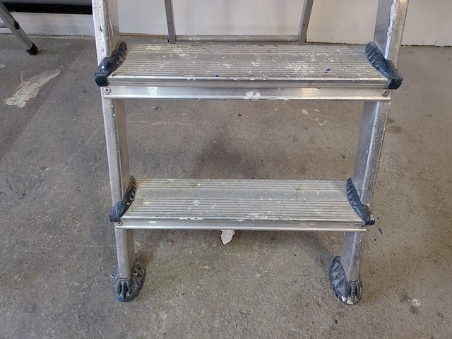 1x 3-treeds werktrap met bordes altrex, d804 - afbeelding 2 van  4