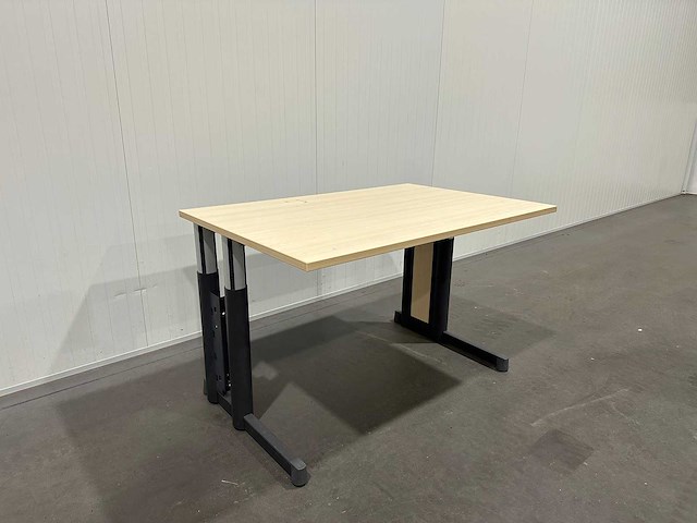 1x bureau met houtenblad - afbeelding 1 van  1