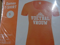 1x dames t-shirt voetbalvrouw oranje maat s - afbeelding 3 van  3