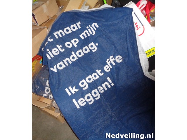 1x groot strandlaken met tekst +/- 100x170cm - afbeelding 1 van  5
