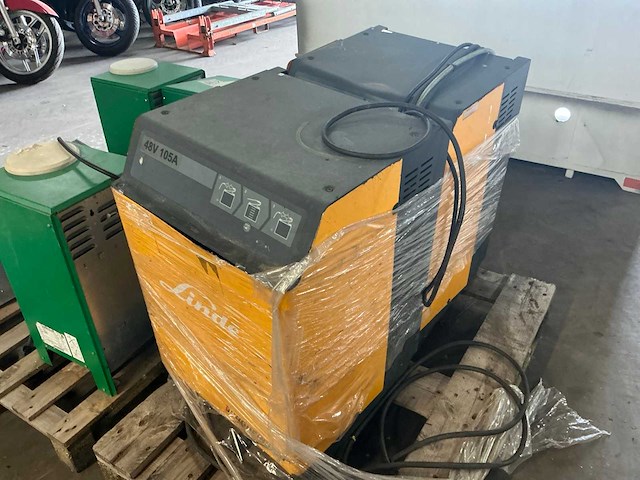 1x jungheinrich 48v 105a 1x 24v 90a heftruck accu oplader - afbeelding 1 van  5