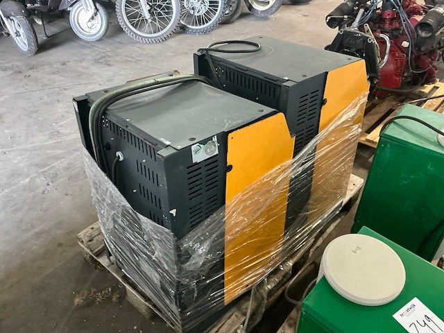 1x jungheinrich 48v 105a 1x 24v 90a heftruck accu oplader - afbeelding 4 van  5