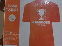 1x kinder t-shirt kampioen mt 98/104 - afbeelding 1 van  3