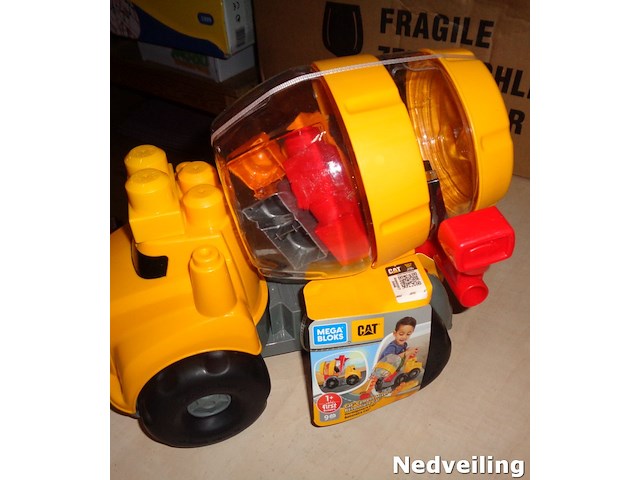 1x mega bloks cement mixer cat - afbeelding 1 van  3