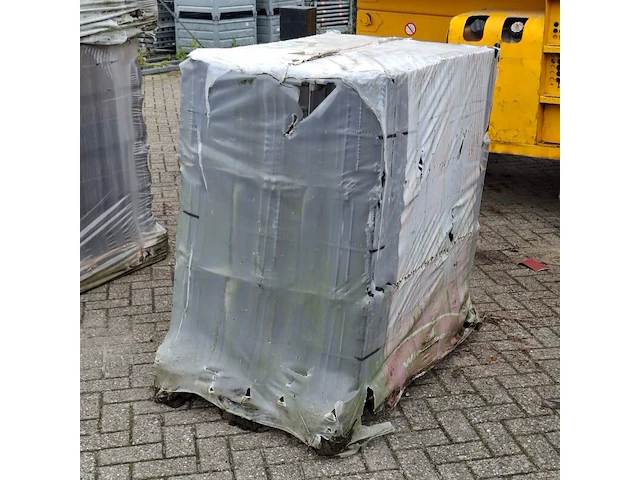 1x pallet met keramische dakpannen wienerberger, koramic, zwart - afbeelding 1 van  4