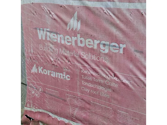 1x pallet met keramische dakpannen wienerberger, koramic, zwart - afbeelding 4 van  4