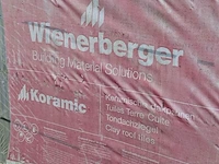 1x pallet met keramische dakpannen wienerberger, koramic, zwart - afbeelding 4 van  4