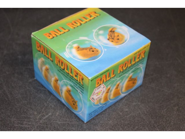 1x rolbal met eekhoorn leuk voor de katjes in a27 - afbeelding 2 van  3