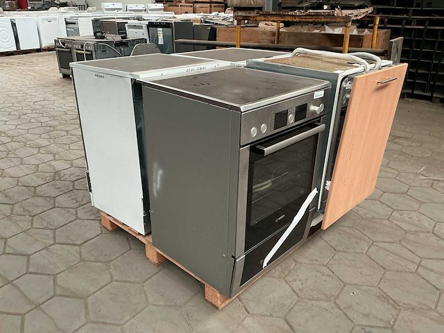 1x siemens fornuis, 1x amica fornuis, 1x bosch fornuis, 1 x bosch vaatwasser (4x) - afbeelding 1 van  8