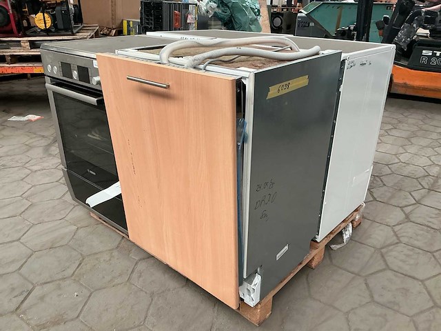 1x siemens fornuis, 1x amica fornuis, 1x bosch fornuis, 1 x bosch vaatwasser (4x) - afbeelding 4 van  8