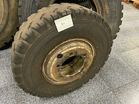 1x solideal met velg bandenmaat 8.25-15 1x michelin 11.00r20 - afbeelding 2 van  8