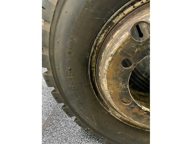 1x solideal met velg bandenmaat 8.25-15 1x michelin 11.00r20 - afbeelding 4 van  8