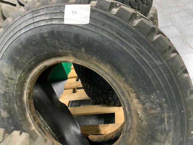 1x solideal met velg bandenmaat 8.25-15 1x michelin 11.00r20 - afbeelding 6 van  8